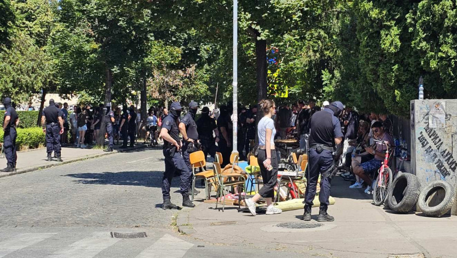 Prekinute blokade raskrasnica u Čačku, u Zemunu policija omogućava saobraćaj