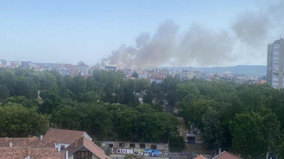 Gori brdo đubreta visoko 40 metara: Požar na deponiji u Kragujevcu, neprijatan miris se širi gradom
