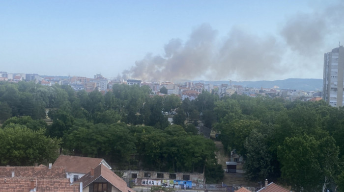 Gori brdo đubreta visoko 40 metara: Požar na deponiji u Kragujevcu, neprijatan miris se širi gradom
