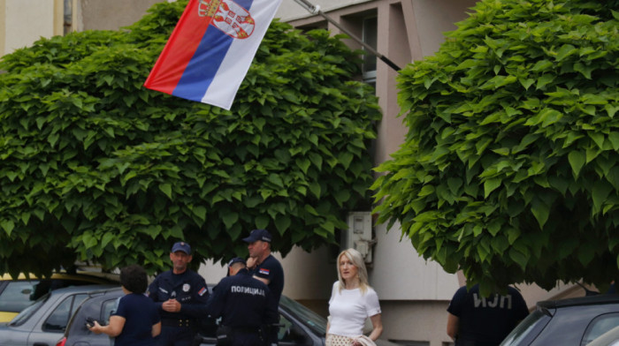 Incident u Kosjeriću: Povređena tri policajca, priveden muškarac zbog napada na službeno lice