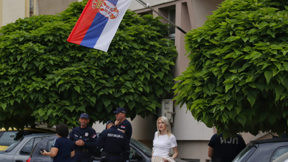 Incident u Kosjeriću: Povređena tri policajca, priveden muškarac zbog napada na službeno lice