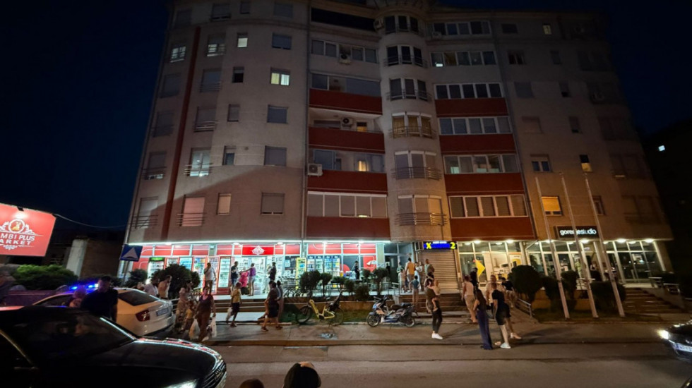 Drama u centru Novog Pazara: Dete (7) palo sa petog sprata zgrade, transportovano za Beograd na lečenje