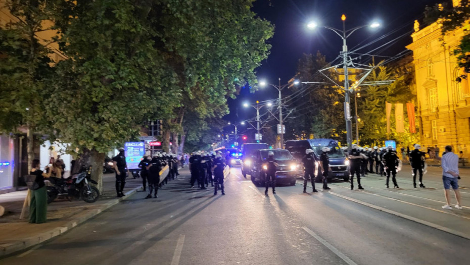 MUP: Sve blokade na teritoriji Srbije i Beograda uklonjene, povređena četiri policijska službenika