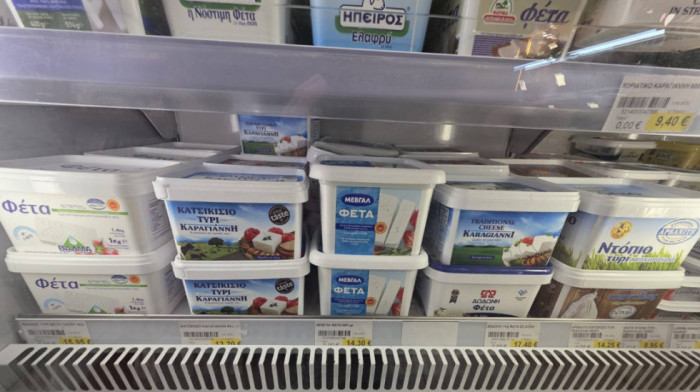 Uporedili smo cene feta sira u Grčkoj i u Srbiji: Ako idete na more, brojke na rafovima u marketima će vas iznenaditi