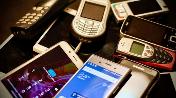 Bogatstvo koje "spava" u vašoj fioci: Ovo su modeli zaboravljenih mobilnih telefona koji danas vrede i do 35.000€