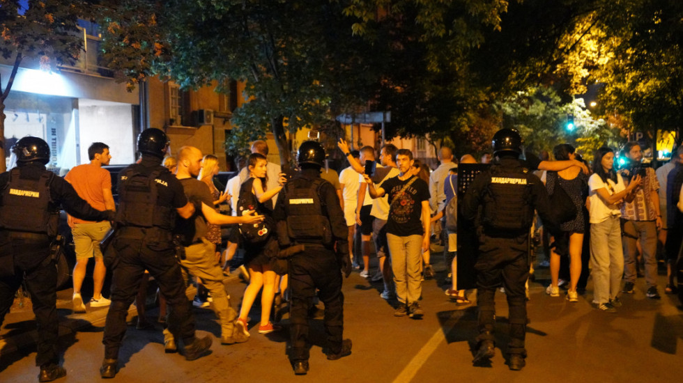Kakva je danas situacija ispred Pravnog fakulteta nakon sinoćnjih incidenata