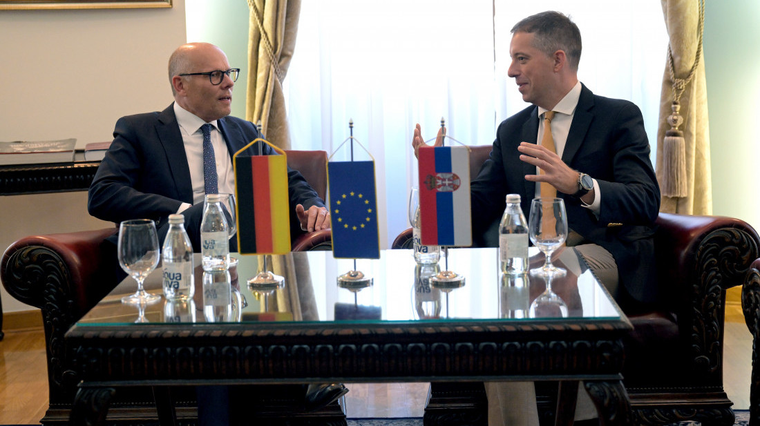 Đurić sa poslanikom nemačkog Bundestaga Peterom Bajerom o saradnji dve zemlje
