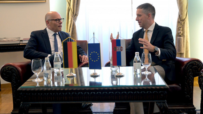 Đurić sa poslanikom nemačkog Bundestaga Peterom Bajerom o saradnji dve zemlje