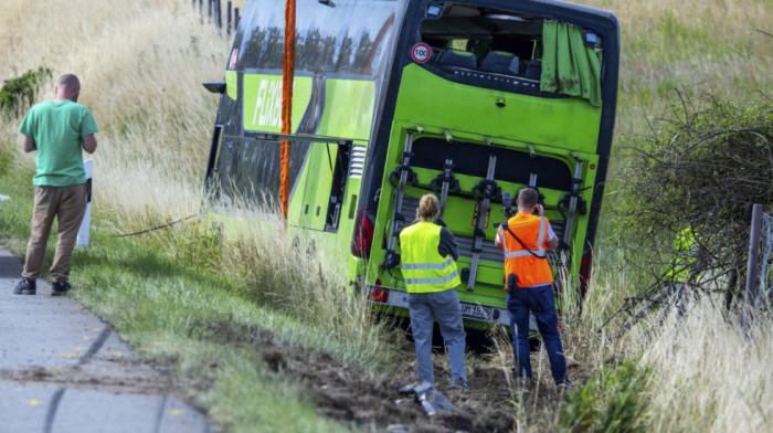 Drama u Nemačkoj: Prevrnuo se autobus, više od 20 povređenih