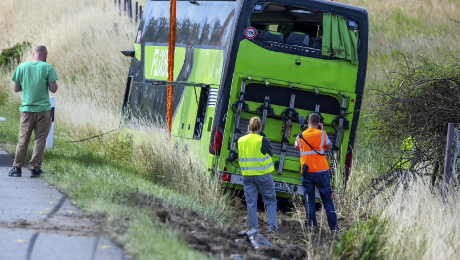 Drama u Nemačkoj: Prevrnuo se autobus, više od 20 povređenih