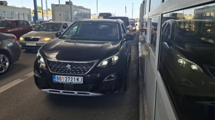 AMSS: Putnička vozila na prelazima čekaju od 30 do 60 minuta, teretnjaci 120 minuta