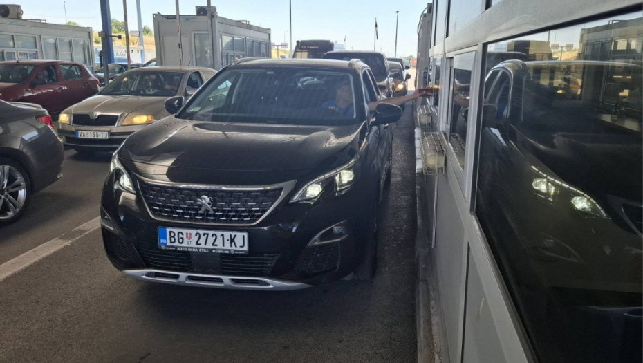 AMSS: Putnička vozila na prelazima čekaju od 30 do 60 minuta, teretnjaci 120 minuta