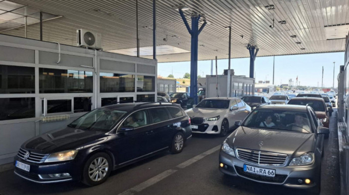 Auto-moto savez upozorava: Vikend donosi gužve na putevima i prelazima – gde se najduže čeka