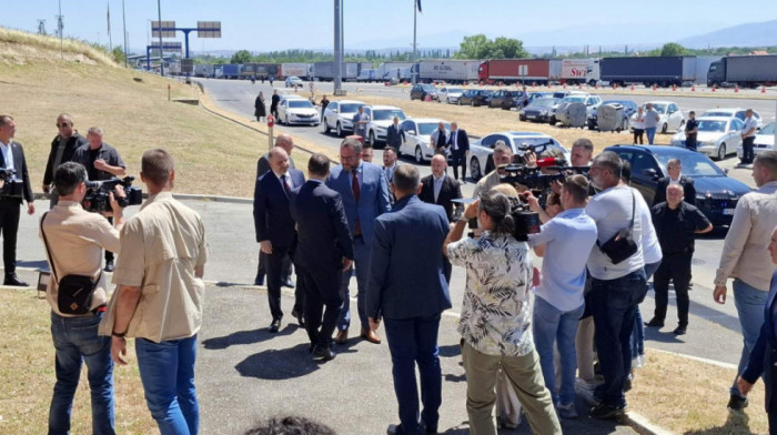 Nema više predaje pasoša na dva mesta: Počeo sa radom sistem "One stop" na prelazu Tabanovce - Preševo
