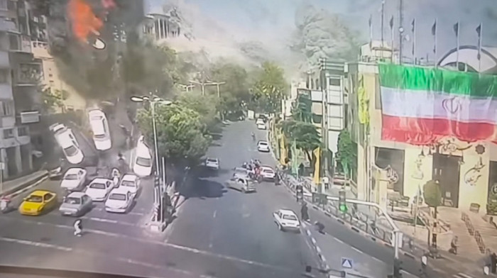 Dve izraelske rakete pogodile zgradu i raskrsnicu u Teheranu: Poginiulo 17 civila, među žrtvam trudnica i dete (3)
