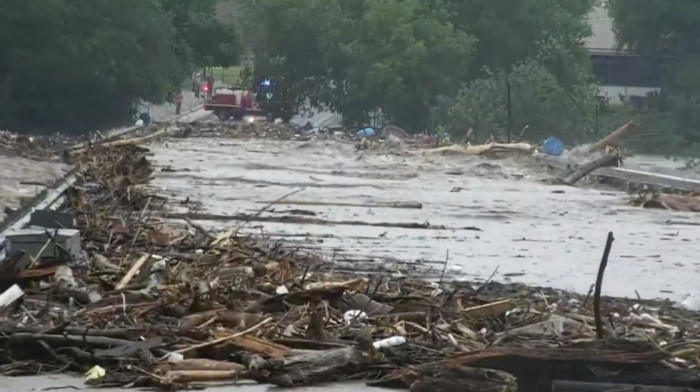 Teksas pogođen snažnim poplavama: Poginulo 13 osoba, nestalo više od 20 dece