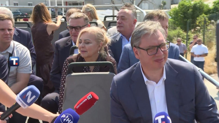 Vučić obilazi novu deonicu autoputa Pakovraće-Požega koja se danas svečano otvara