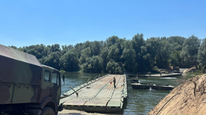 Postavljen pontonski most preko Velike Morave: Vojska Srbije u kratkom roku povezala dve obale