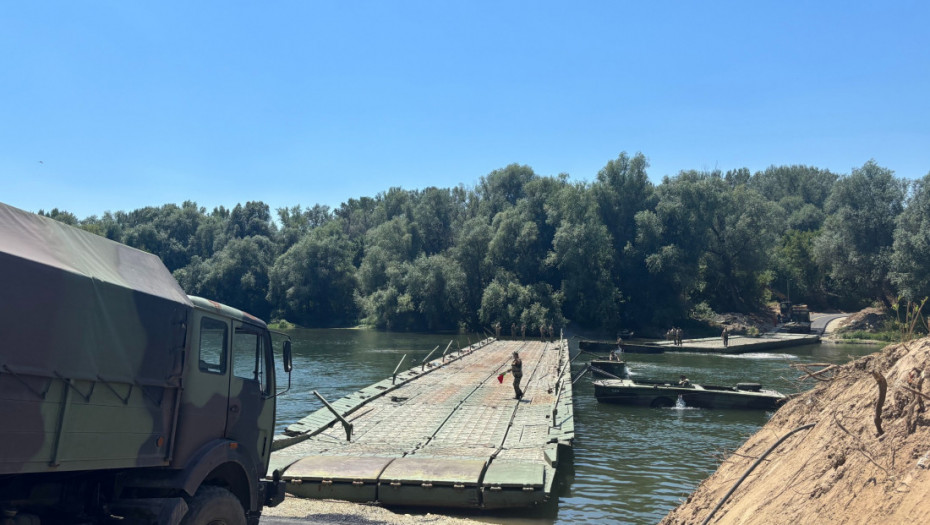 Postavljen pontonski most preko Velike Morave: Vojska Srbije u kratkom roku povezala dve obale