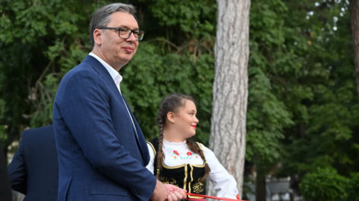 Vučić se sastao sa ruskim umetnikom Nikolajem Muhinom u Hramu Svetog Save