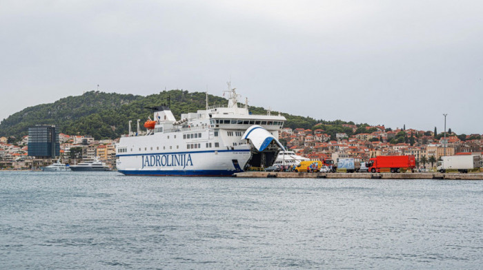 Trajekt udario u dva velika broda, jedan potonuo: Stravično nevreme izazvalo haos na Jadranu