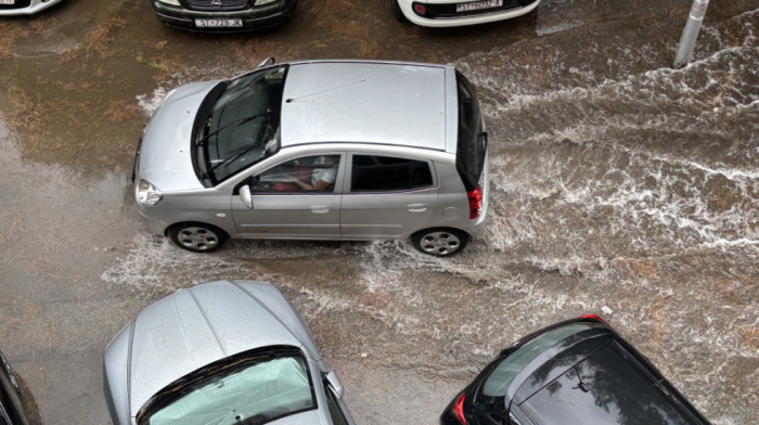 Jako grmljavinsko nevreme sa obilnim padavinama uzrokovalo bujice u Splitu