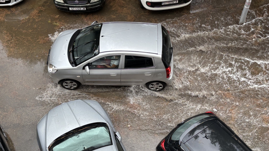 Jako grmljavinsko nevreme sa obilnim padavinama uzrokovalo bujice u Splitu