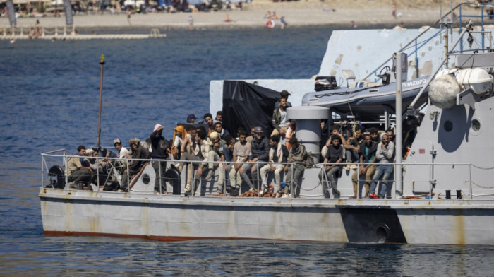 Migranti "preplavljuju" popularno grčko ostrvo: Sve se dešava pred očima turista, od početka godine stiglo njih 9.500