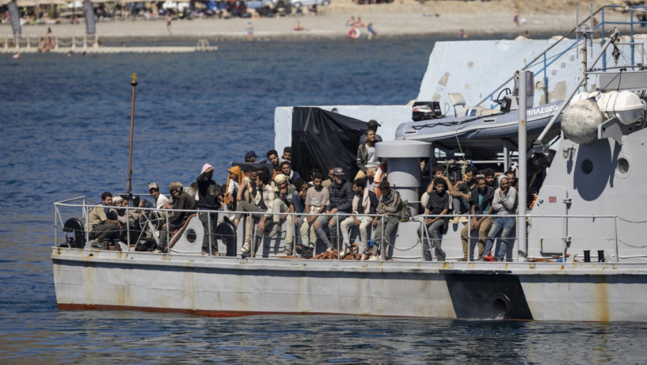 Migranti "preplavljuju" popularno grčko ostrvo: Sve se dešava pred očima turista, od početka godine stiglo njih 9.500