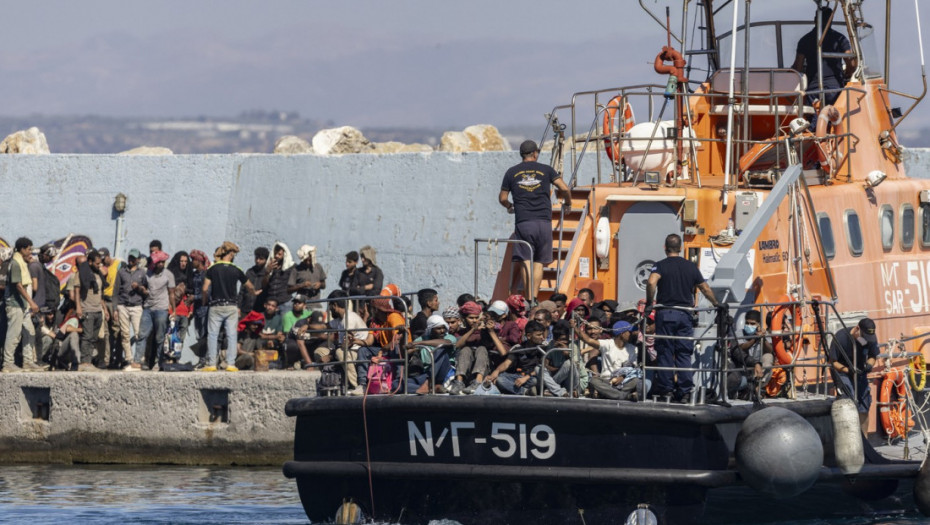 Nestalo 36 migranata kod ostrva Lampeduza: "Koji su umeli da plivaju skočili su u more"