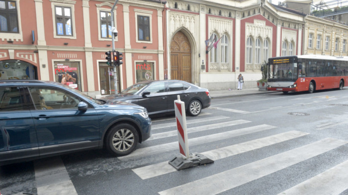 Uklonjene blokade u Glavnoj ulici u Zemunu, saobraćaj normalno funkcioniše