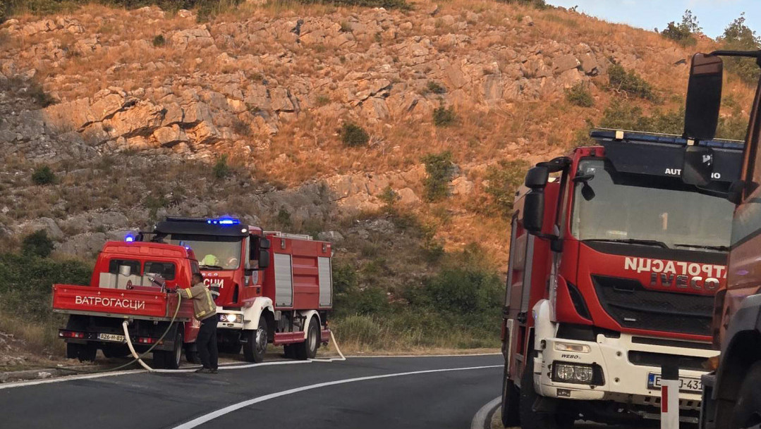''Duva jak severni vetar sa Leotara, tako da smo u velikom probemu": Požar se širi ka naseljima Goricia i Vinogradi