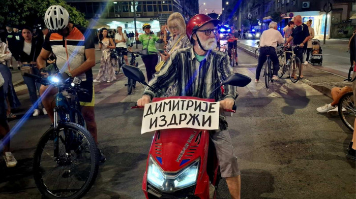 Niški studenti organizovali prvu biciklističku blokadu: Sa Trga kralja Milana vozili do tri kružna toka