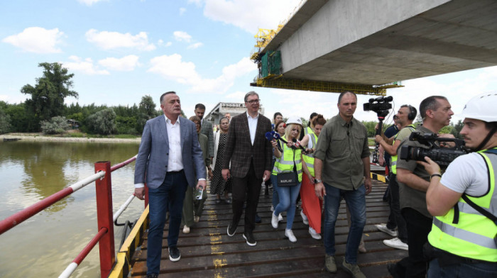 Vučić obilazi radove na Fruškogorskom koridoru: Most na Dunavu kod Petrovaradina biće otvoren pre kraja 2026.