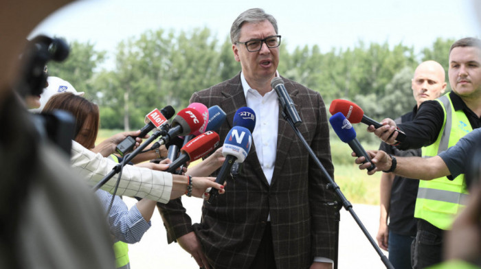 Vučić: Srbija ne razmišlja ni o kakvim sukobima u regionu, ekonomijom pobeđujemo sve