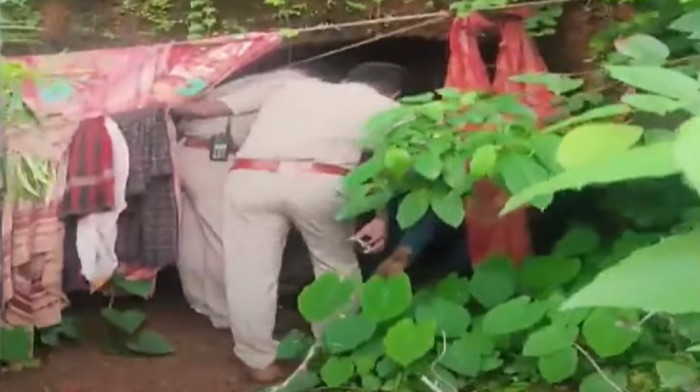 Ruskinju pronašli u pećini u Indiji: Objasnila zašto se sa dve male ćerke krila od civilizacije (VIDEO)