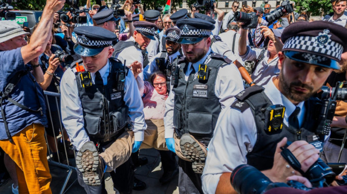 Nastavljeno hapšenje u Londonu pristalica zabranjene "Palestinske akcije", policija privela više od 40 protestanata