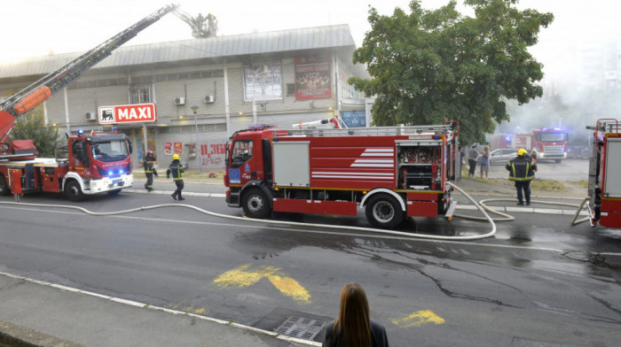 Lokalizovan požar u Mirijevu koji je zahvatio magacin prodavnice ( FOTO)