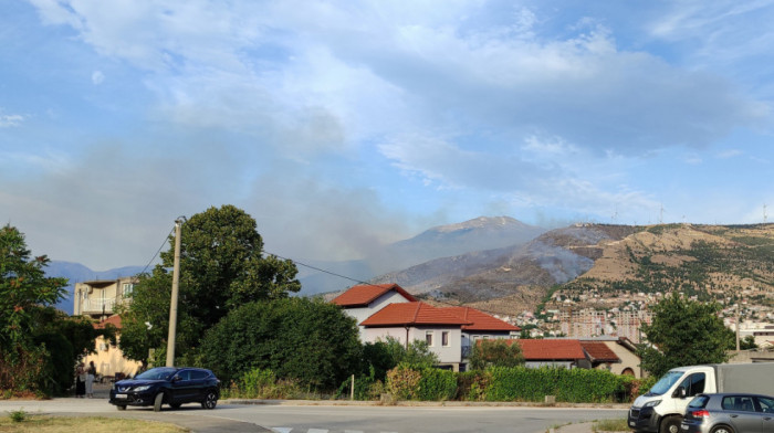 Gašenje požara na brdu kod Mostara još traje, objekti nisu ugroženi