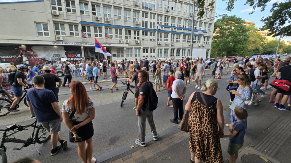 Blokada i studenti na ulici - šta se ovih dana dešavalo na Visokoj školi elektrotehnike u Beogradu?