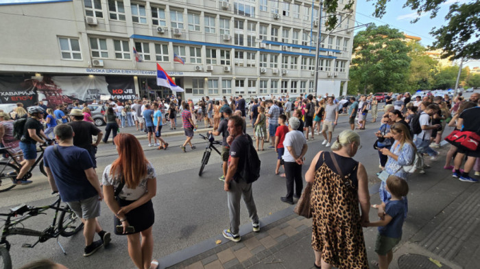 Blokada i studenti na ulici - šta se ovih dana dešavalo na Visokoj školi elektrotehnike u Beogradu?