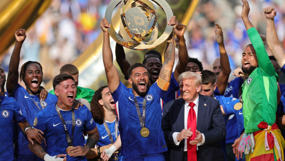 Donald Tramp se pohvalio: Fudbaleri Čelsija odneli u Englesku kopiju trofeja Mundijallta