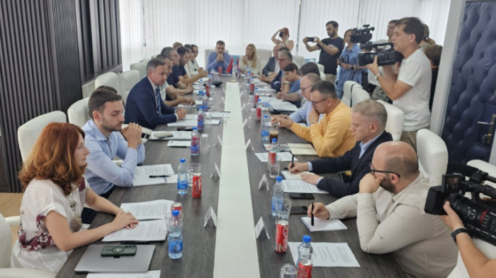 Dok studenti traže izbore, opozicija o biračkim spiskovima, Milivojević: Glume razgovor, a beže od izbora