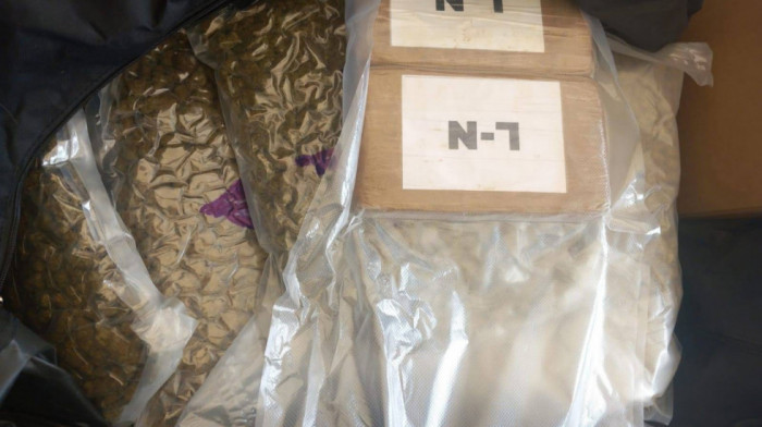Zaplena na Batrovcima: Uhapšen vozač kamiona u kojem je pronađena droga