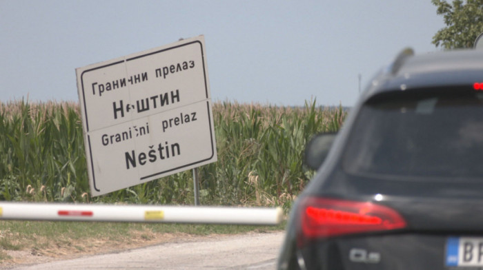 "Pasoš vadimo na 6 meseci": Stanovnici srpskog sela prelaze četiri granična prelaza da bi stigli do prodavnice ili posla