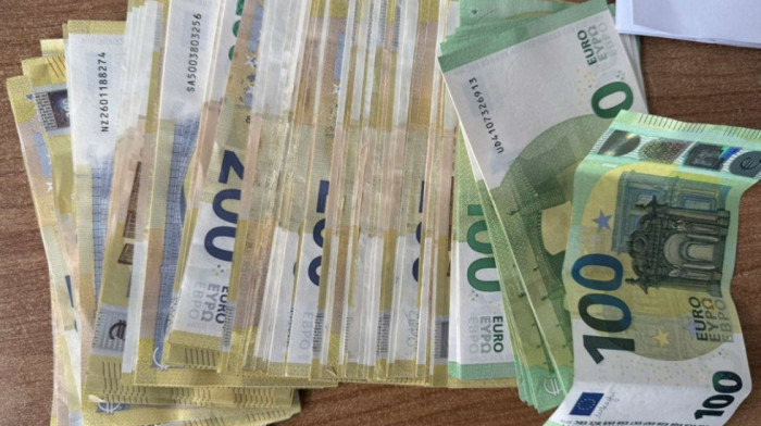 Carinski službenici na graničnom prelazu Gradina zaplenili 21.700 neprijavljenih evra