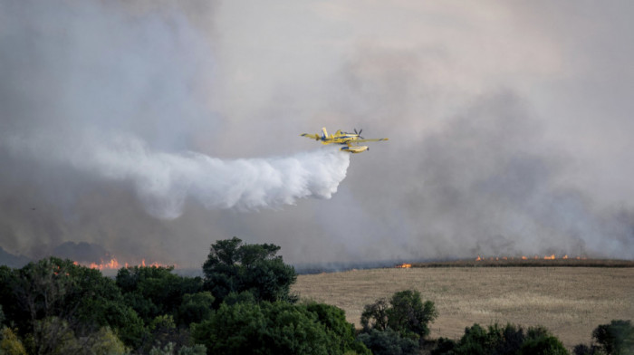 Vatrena stihija u Španiji: Helikopteri i avioni gase požar, građani evakuisani