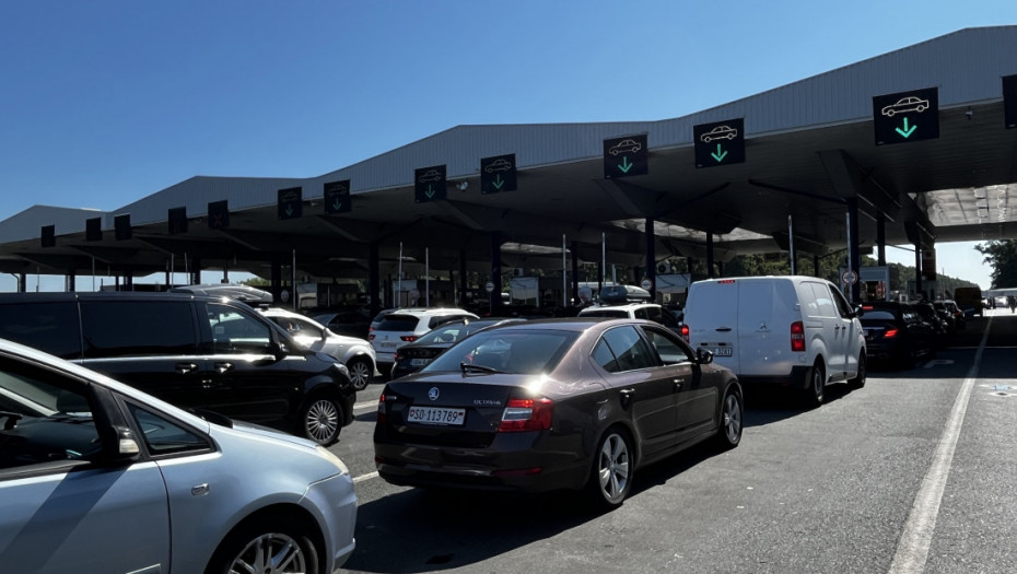 Auto-moto savez Srbije: Automobili čekaju sat i po na Batrovcima na izlazu iz Srbije