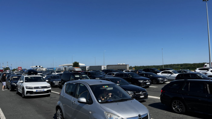 Gužve na graničnim prelazima: Na Gradini i Batrovcima se čeka dva sata za izlazak iz zemlje