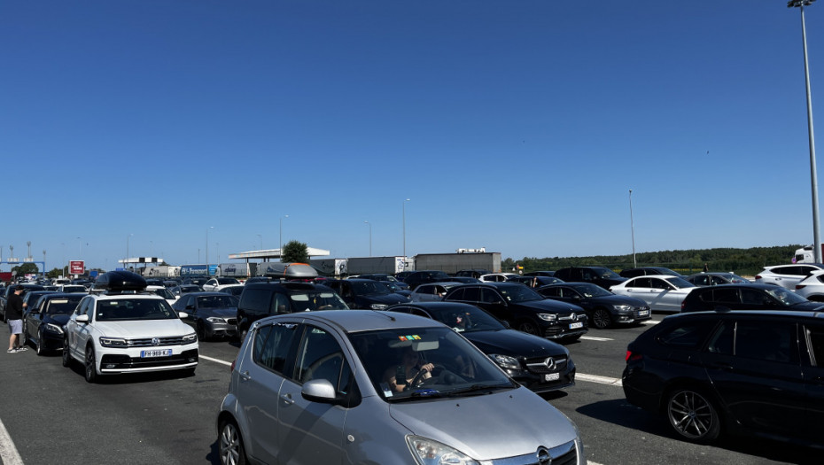 Gužve na graničnim prelazima: Na Gradini i Batrovcima se čeka dva sata za izlazak iz zemlje